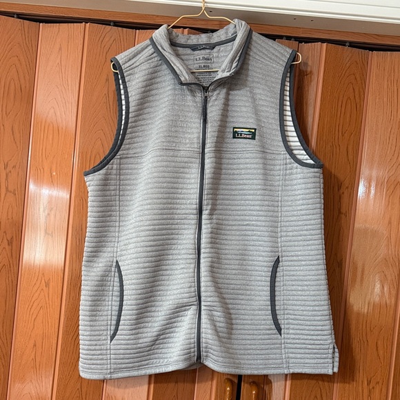 L.L. Bean Jackets & Blazers - L.L. Bean Light Gray Quilted Vest